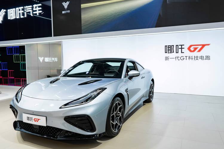 重庆九龙坡区展建隆企业管理咨询哪吒汽车在智能汽车领域的表现，领途汽车在新能源汽车市场中的影响力
